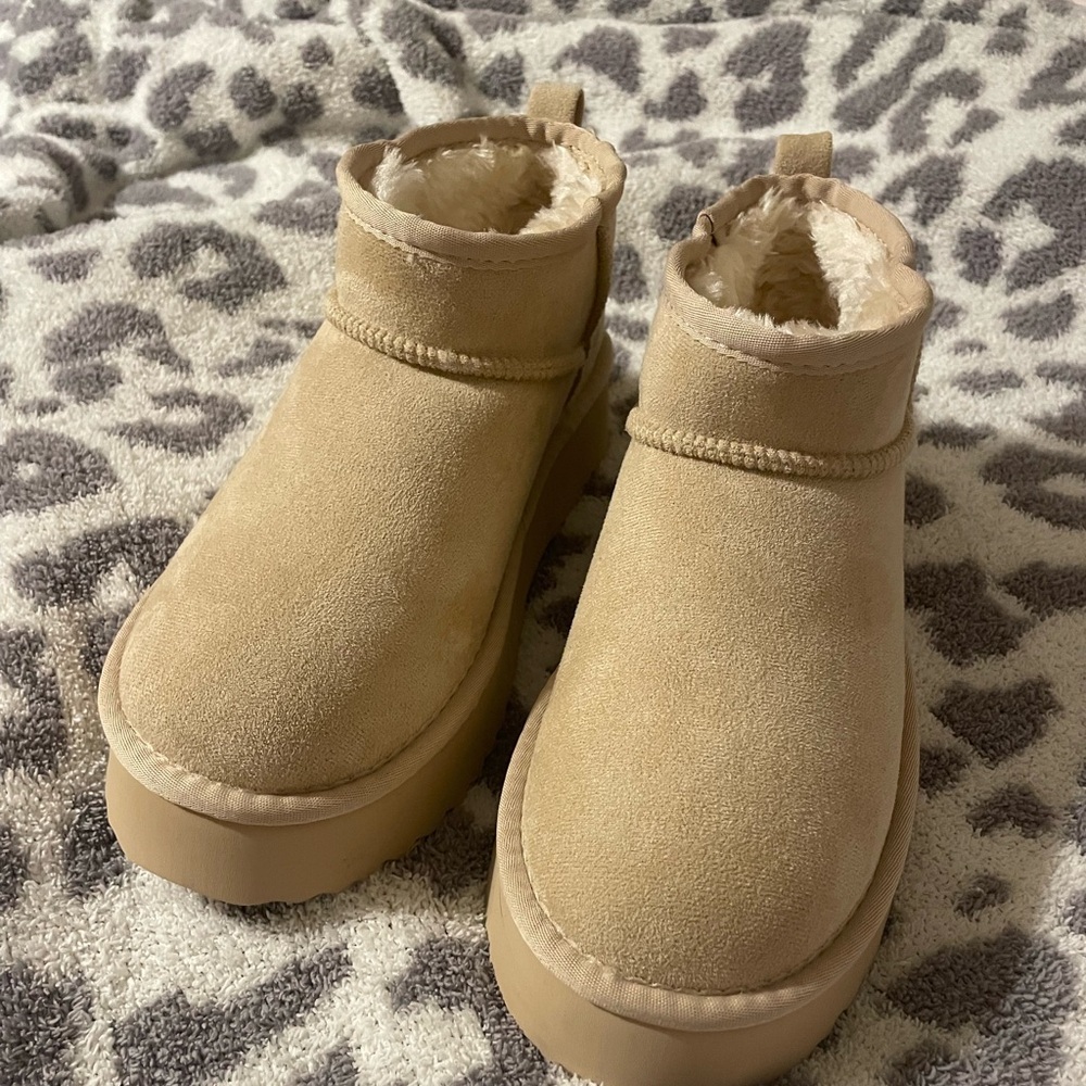 Beach by Matisse natural breckenridge UGG boots!! BRAND NEW!!